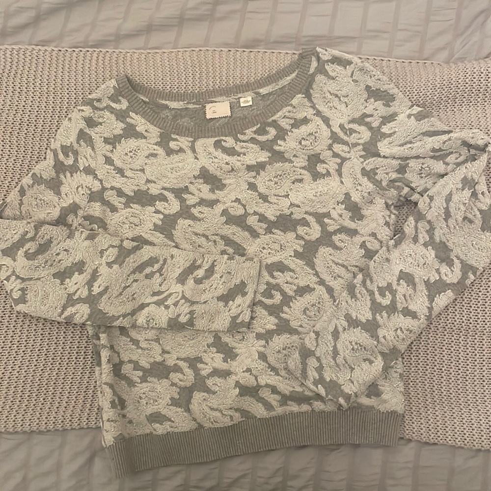 Beautiful gray and white sweater from Anthropologie. Size L. Cropped style.